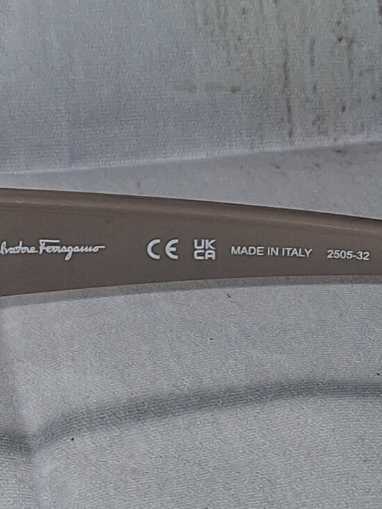 Salvatore Ferragamo Black Oval SF668S Sunglasses Gradiant lenses NEW W/Hard case